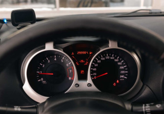 Подержанный автомобиль Nissan Juke 2011 года (13 фото)