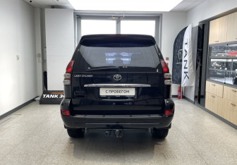 Подержанный автомобиль Toyota Land Cruiser Prado 2006 года (5 фото)