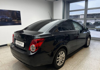 Подержанный автомобиль Chevrolet Aveo Sedan 2014 года (5 фото)