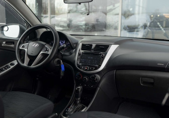 Подержанный автомобиль Hyundai Solaris Sedan 2014 года (10 фото)