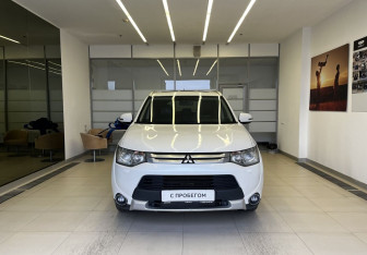 Подержанный автомобиль Mitsubishi Outlander 2014 года (2 фото)