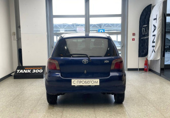 Подержанный автомобиль Toyota Vitz 1999 года (6 фото)