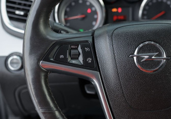 Подержанный автомобиль Opel Mokka 2014 года (12 фото)