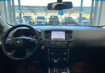 Подержанный автомобиль Nissan Pathfinder 2014 года (16 фото)
