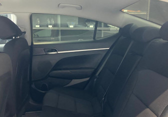 Подержанный автомобиль Hyundai Elantra Sedan 2016 года (11 фото)