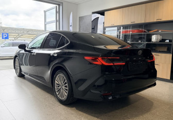 Подержанный автомобиль Toyota Camry Sedan 2024 года (5 фото)
