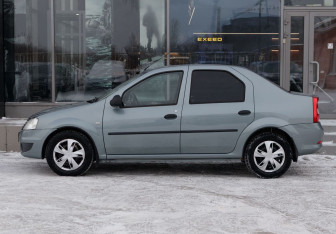 Подержанный автомобиль Renault Logan Sedan 2012 года (8 фото)