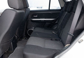 Подержанный автомобиль Suzuki Grand Vitara 2006 года (18 фото)