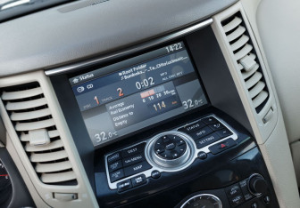 Подержанный автомобиль Infiniti FX 2008 года (15 фото)