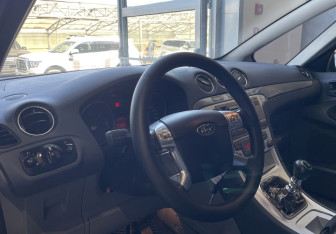 Подержанный автомобиль Ford S-MAX 2007 года (7 фото)