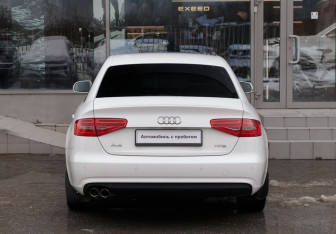 Подержанный автомобиль Audi A4 Sedan 2012 года (6 фото)