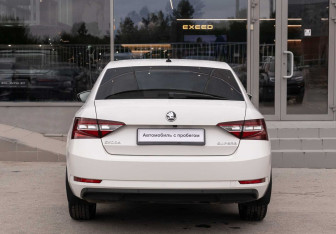 Подержанный автомобиль Skoda Superb Liftback 2018 года (6 фото)