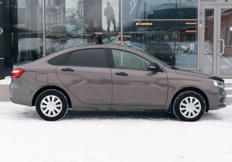 Подержанный автомобиль LADA (ВАЗ) Vesta Sedan 2021 года (4 фото)