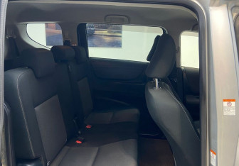 Подержанный автомобиль Toyota Sienta 2018 года (12 фото)