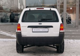 Подержанный автомобиль Ford Escape 2005 года (6 фото)