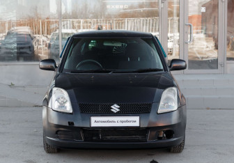 Подержанный автомобиль Suzuki Swift Hatchback 2005 года (2 фото)