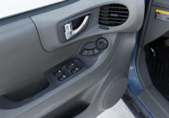 Подержанный автомобиль Hyundai Santa Fe 2002 года (15 фото)