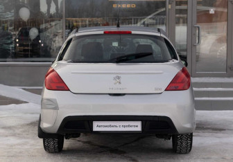 Подержанный автомобиль Peugeot 308 Hatchback 2011 года (6 фото)