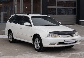 Подержанный автомобиль Toyota Caldina 2000 года (3 фото)