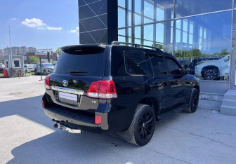 Подержанный автомобиль Toyota Land Cruiser Suv 2008 года (8 фото)
