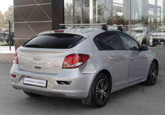 Подержанный автомобиль Chevrolet Cruze Hatchback 2014 года (5 фото)