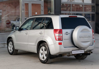 Подержанный автомобиль Suzuki Grand Vitara 2008 года (7 фото)