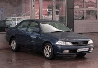 Подержанный автомобиль Toyota Carina Sedan 1999 года (3 фото)
