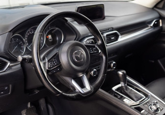 Подержанный автомобиль Mazda CX-5 2017 года (11 фото)
