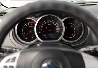 Подержанный автомобиль Suzuki Grand Vitara 2010 года (13 фото)