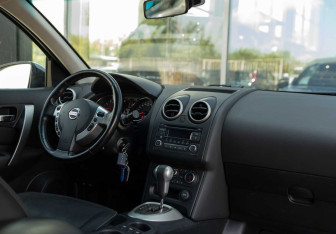 Подержанный автомобиль Nissan Qashqai 2011 года (10 фото)