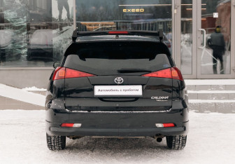 Подержанный автомобиль Toyota Caldina 2003 года (6 фото)