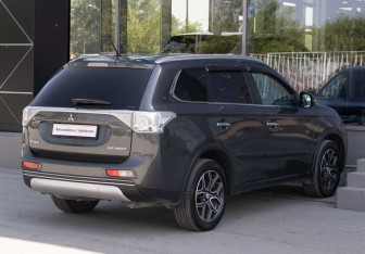 Подержанный автомобиль Mitsubishi Outlander 2014 года (5 фото)