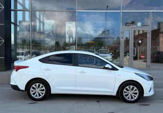 Подержанный автомобиль Hyundai Solaris Sedan 2021 года (6 фото)
