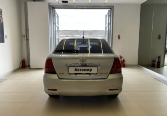 Подержанный автомобиль Toyota Allion 2002 года (5 фото)