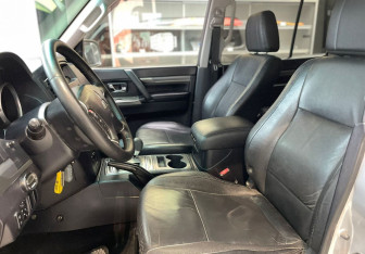 Подержанный автомобиль Mitsubishi Pajero 2011 года (8 фото)