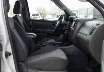 Подержанный автомобиль Ford Escape 2005 года (18 фото)