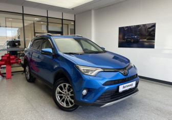 Подержанный автомобиль Toyota RAV4 2016 года (3 фото)