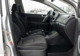Подержанный автомобиль Volkswagen Golf Plus 2011 года (19 фото)