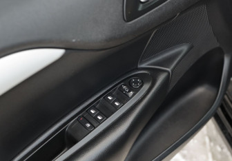 Подержанный автомобиль Citroen C4 Sedan 2013 года (17 фото)