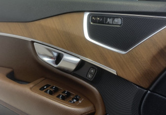 Подержанный автомобиль Volvo XC90 2017 года (13 фото)