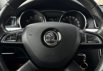 Подержанный автомобиль Skoda Superb Liftback 2014 года (23 фото)