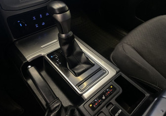 Подержанный автомобиль Toyota Land Cruiser Prado 2021 года (15 фото)