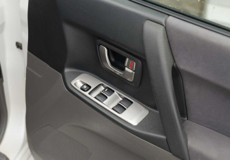 Подержанный автомобиль Mitsubishi Pajero 2003 года (17 фото)