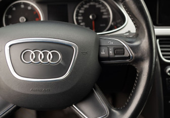 Подержанный автомобиль Audi A4 Sedan 2012 года (12 фото)