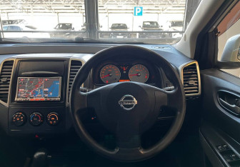 Подержанный автомобиль Nissan Wingroad 2010 года (10 фото)