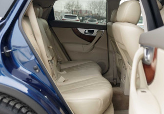 Подержанный автомобиль Infiniti FX 2012 года (18 фото)