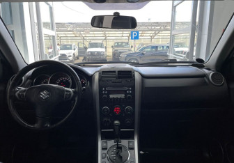 Подержанный автомобиль Suzuki Grand Vitara 2010 года (14 фото)