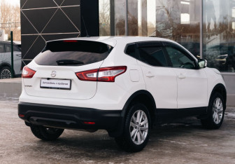 Подержанный автомобиль Nissan Qashqai 2014 года (5 фото)