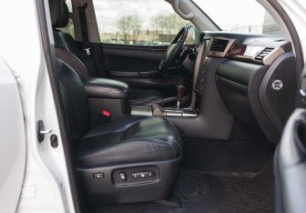 Подержанный автомобиль Lexus LX 2013 года (25 фото)