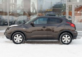 Подержанный автомобиль Nissan Juke 2012 года (8 фото)